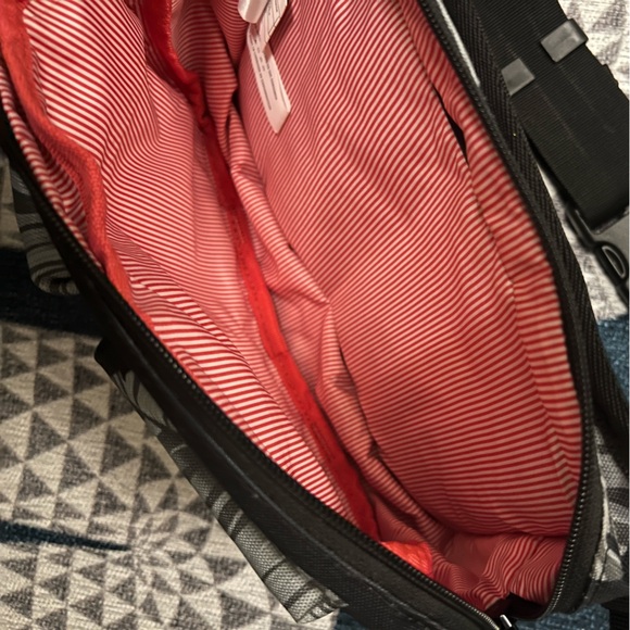 BNWT Herschel Supply Co. Eighteen, Black Palm/Black - FAST SHIPPING - Picture 5 of 7